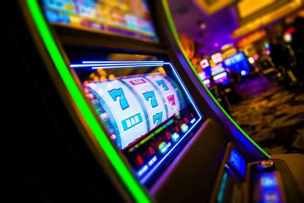 ligabanteng slot app showing live blackjack table with dealer and betting interface
